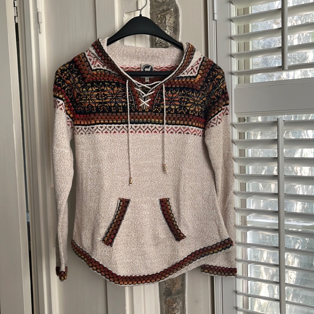 Artesania beautiful knit pullover w/hood.